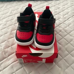 Nike court borough low 2 - size 3c